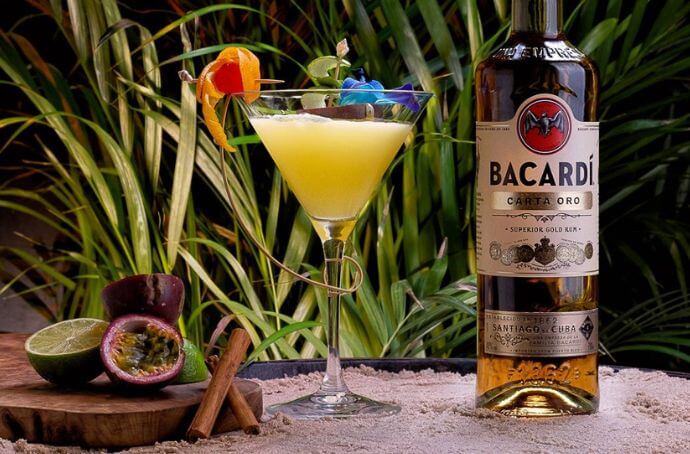 BACARDI CARTA ORO SUPERIOR GOLD RUM butelka z koktajlem